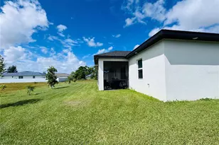 528 Jacaranda Pkwy E, Cape Coral, FL 33909 - Photo 49