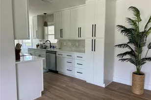 1625 Idle Ln, Sarasota, FL 34231 - Photo 13