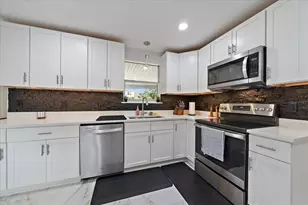 2827 Hardee Dr, Sarasota, FL 34231 - Photo 7