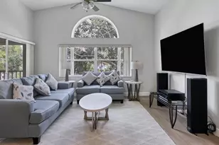 7234 Eleanor Cir, Sarasota, FL 34243 - Photo 5