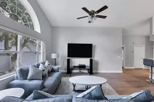 7234 Eleanor Cir, Sarasota, FL 34243 - Photo 7