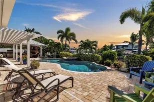 523 69th St, Holmes Beach, FL 34217 - Photo 37