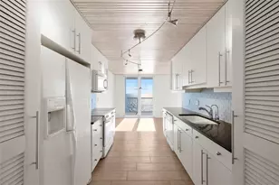 2425 Gulf Of Mexico Dr, Longboat Key, FL 34228 - Photo 11