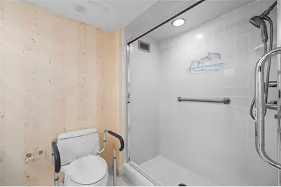 2425 Gulf Of Mexico Drive #7D, Longboat Key, FL 34228 - Photo 37