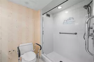 2425 Gulf Of Mexico Dr, Longboat Key, FL 34228 - Photo 37