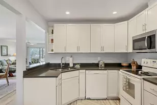 5769 Avista Dr, Sarasota, FL 34243 - Photo 19