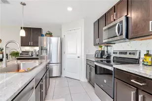 16742 Sunburst Lake St, Wimauma, FL 33598 - Photo 9