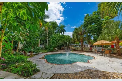 210 N 17th Street W #15, Bradenton, FL 34205 - Photo 11