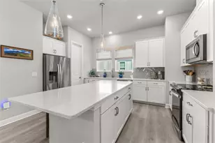 2467 Mangum Ct, Sarasota, FL 34237 - Photo 7