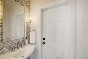 1774 Cherokee Dr, Sarasota, FL 34239 - Photo 29