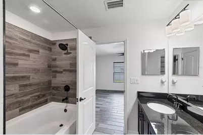 7335 34th Court E, Sarasota, FL 34243 - Photo 15