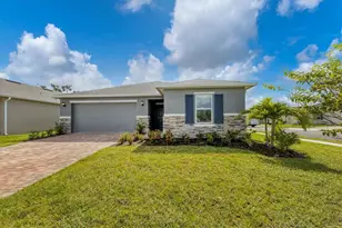 7335 34th Ct E, Sarasota, FL 34243 - Photo 1