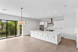 530 De Narvaez Dr, Longboat Key, FL 34228 - Photo 17