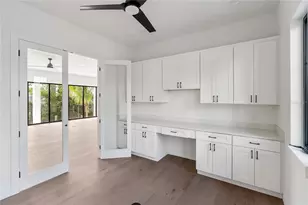 530 De Narvaez Dr, Longboat Key, FL 34228 - Photo 9