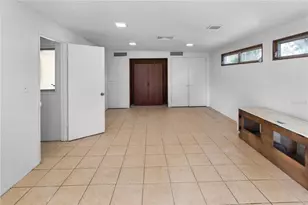 2695 S East Ave, Sarasota, FL 34239 - Photo 5