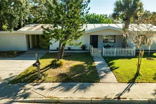 2695 S East Ave, Sarasota, FL 34239 - Photo 1