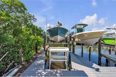 238 85th Street #4, Holmes Beach, FL 34217 - Photo 1