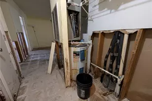 3074 Lake Bayshore Dr, Bradenton, FL 34205 - Photo 7