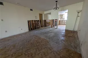 3074 Lake Bayshore Dr, Bradenton, FL 34205 - Photo 5