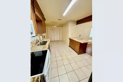 1690 Colonnades Circle N, Lakeland, FL 33811 - Photo 11