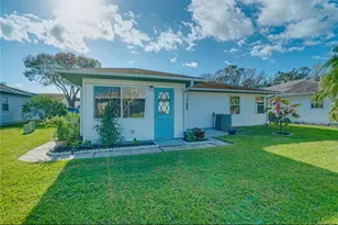 1690 Colonnades Cir N, Lakeland, FL 33811 - Photo 3