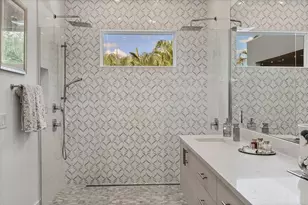 2711 Blossom Dr, Sarasota, FL 34239 - Photo 23