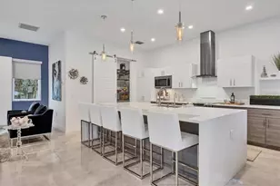 2711 Blossom Dr, Sarasota, FL 34239 - Photo 7