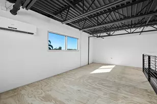 6566 Palmer Park Cir, Sarasota, FL 34238 - Photo 9