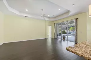 7040 White Willow Ct, Sarasota, FL 34243 - Photo 9