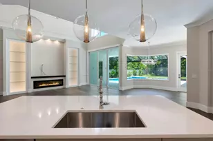 1637 Hyde Park St, Sarasota, FL 34239 - Photo 15