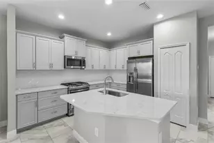 220 Sarezzo Cir, Nokomis, FL 34275 - Photo 5