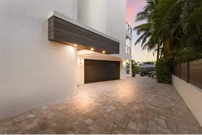 201 N Harbor Drive, Holmes Beach, FL 34217 - Photo 15