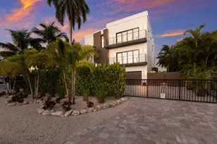 201 N Harbor Dr, Holmes Beach, FL 34217 - Photo 5