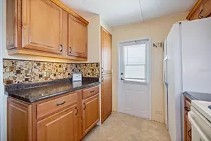 251 Southwinds Dr, Sarasota, FL 34231 - Photo 9