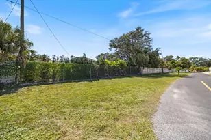 251 Southwinds Dr, Sarasota, FL 34231 - Photo 37