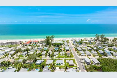 2713 Avenue C, Holmes Beach, FL 34217 - Photo 9