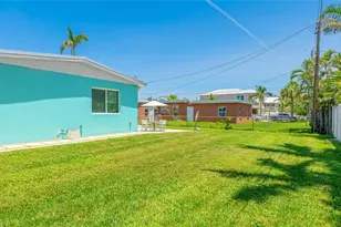 2713 Avenue C, Holmes Beach, FL 34217 - Photo 27
