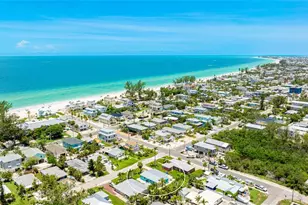 2713 Avenue C, Holmes Beach, FL 34217 - Photo 7