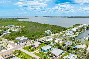 2713 Avenue C, Holmes Beach, FL 34217 - Photo 35