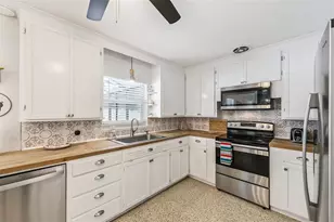 2907 Marshall Dr, Sarasota, FL 34239 - Photo 9