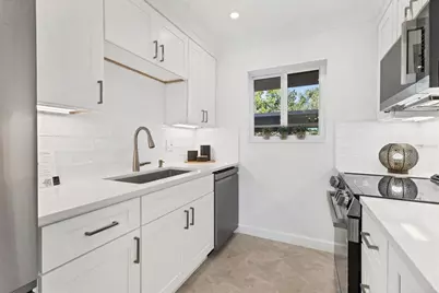 3810 Gulf Of Mexico Drive #F105, Longboat Key, FL 34228 - Photo 9