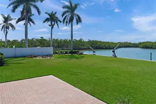 1386 Tangier Way, Sarasota, FL 34239 - Photo 13