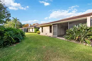 4581 Lakecrest Pl, Sarasota, FL 34233 - Photo 19