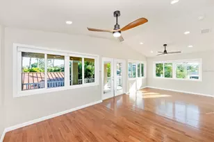 907 Riviera St, Venice, FL 34285 - Photo 9