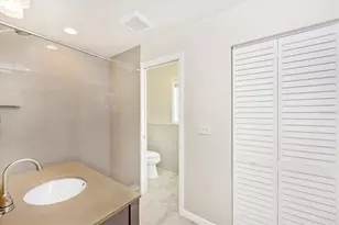 907 Riviera St, Venice, FL 34285 - Photo 33