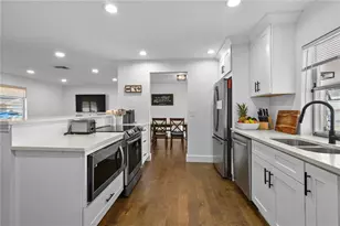 7304 Claries Dr, Sarasota, FL 34243 - Photo 15