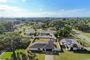 7304 Claries Dr, Sarasota, FL 34243 - Photo 5