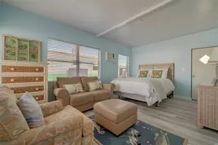 247 Palm Ln, Palmetto, FL 34221 - Photo 5