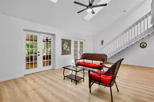 3237 Golden Eagle Ln, Sarasota, FL 34231 - Photo 7