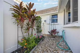 5453 Riverbluff Cir, Sarasota, FL 34231 - Photo 13